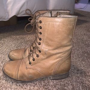 Combat boots